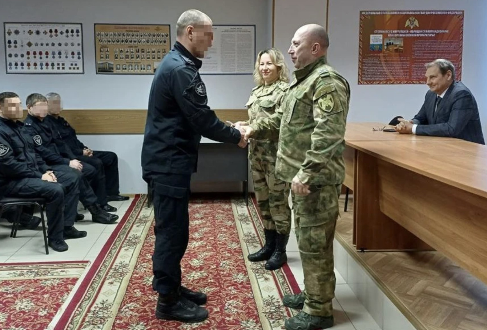 Сотрудники томской Росгвардии получили государственные награды