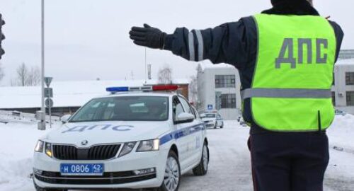 В Новосибирске дрифтеры игнорируют предупреждения ГАИ у МЖК «Цветущая Плющиха»