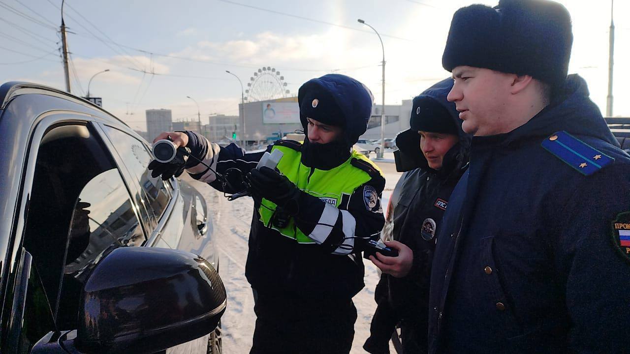 Начальнику новосибирской полиции внесли представление из-за тонировки