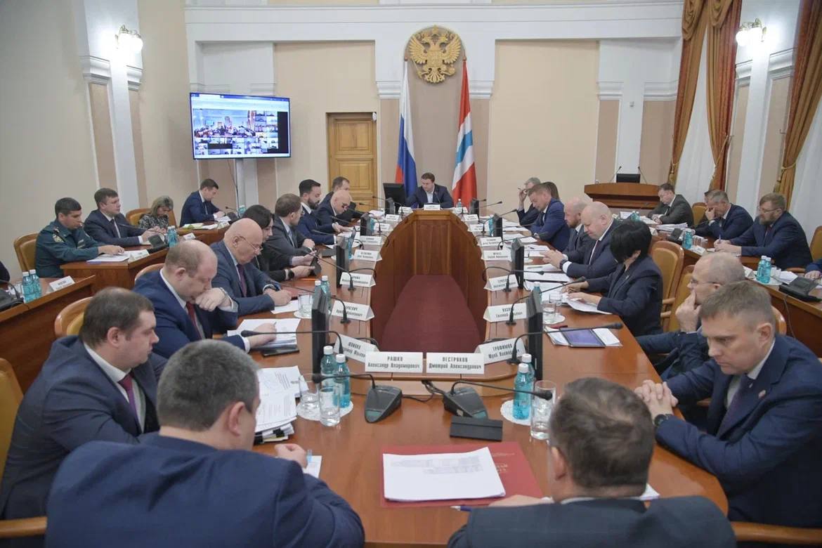 Глава Омской области рекомендовал не запускать новогодние фейерверки