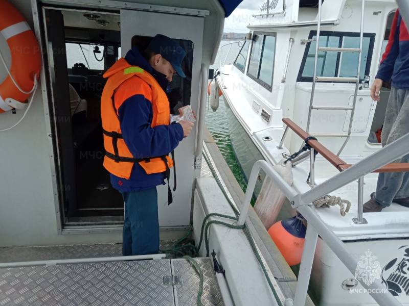 В МЧС пригрозили штрафом до 10 тысяч рублей нарушителям на Байкале