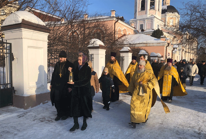 В Томск доставили семейный очаг «Сердце России»