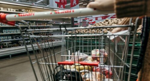 В Салехарде прокуратура заставила магазины снизить цены на продукты