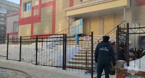 Во время пожара в новосибирской гимназии погиб один человек