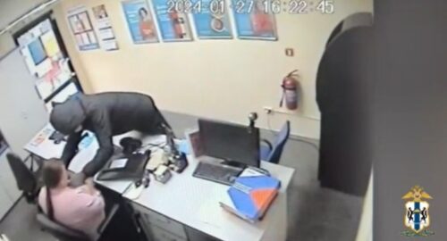 В Новосибирске налетчик с ножом напал на кассиршу микрокредитного офиса