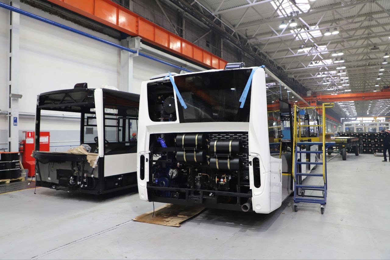 Омск в 2024 году получит 44 новых экологичных автобуса