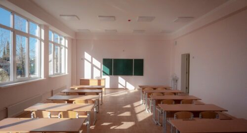 В Иркутске депутаты ЗС участвуют в проверке школ перед началом учебного года