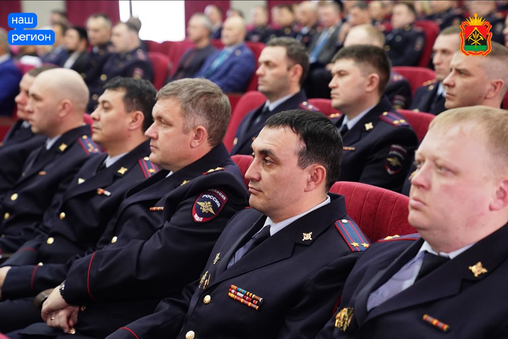 В Кузбассе 2500 полицейским будут доплачивать по 10 тысяч рублей в месяц