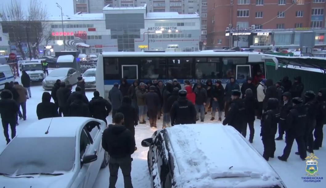 В Тюмени троих мигрантов выдворят за пределы страны