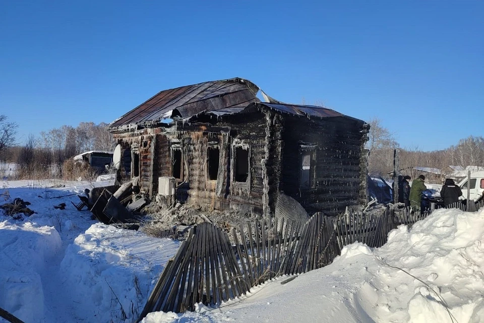СК опубликовал фотографии с места смертельного пожара под Новосибирском