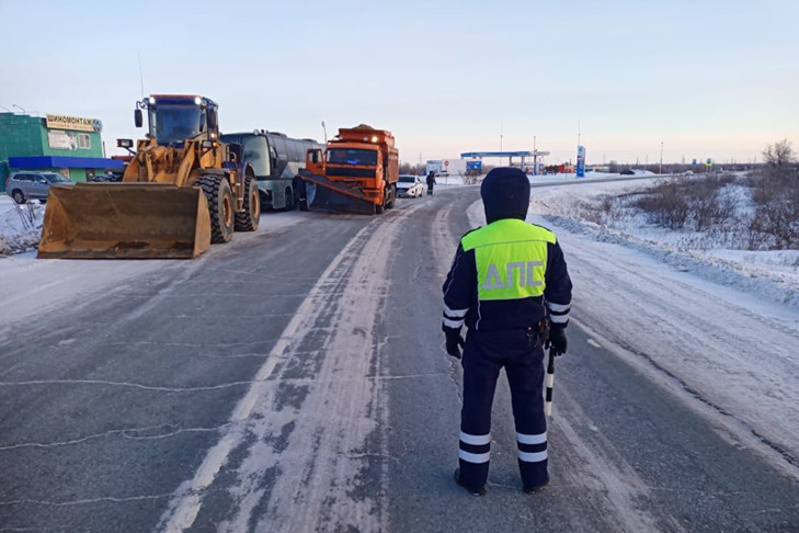 Под Новосибирском автобус с детьми сломался в 27-градусный мороз