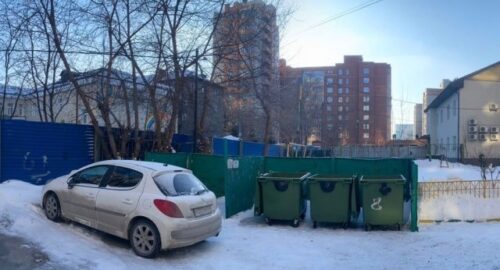 Завернутого в пакет ребенка обнаружили на мусорке в Новосибирске 