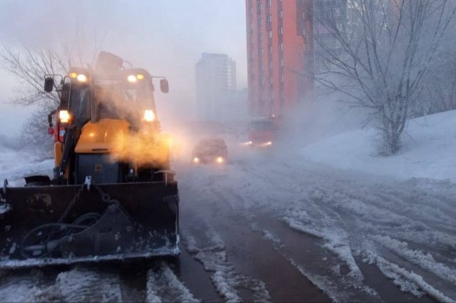 В Кемерове на Октябрьском проспекте произошел прорыв трубы с холодной водой