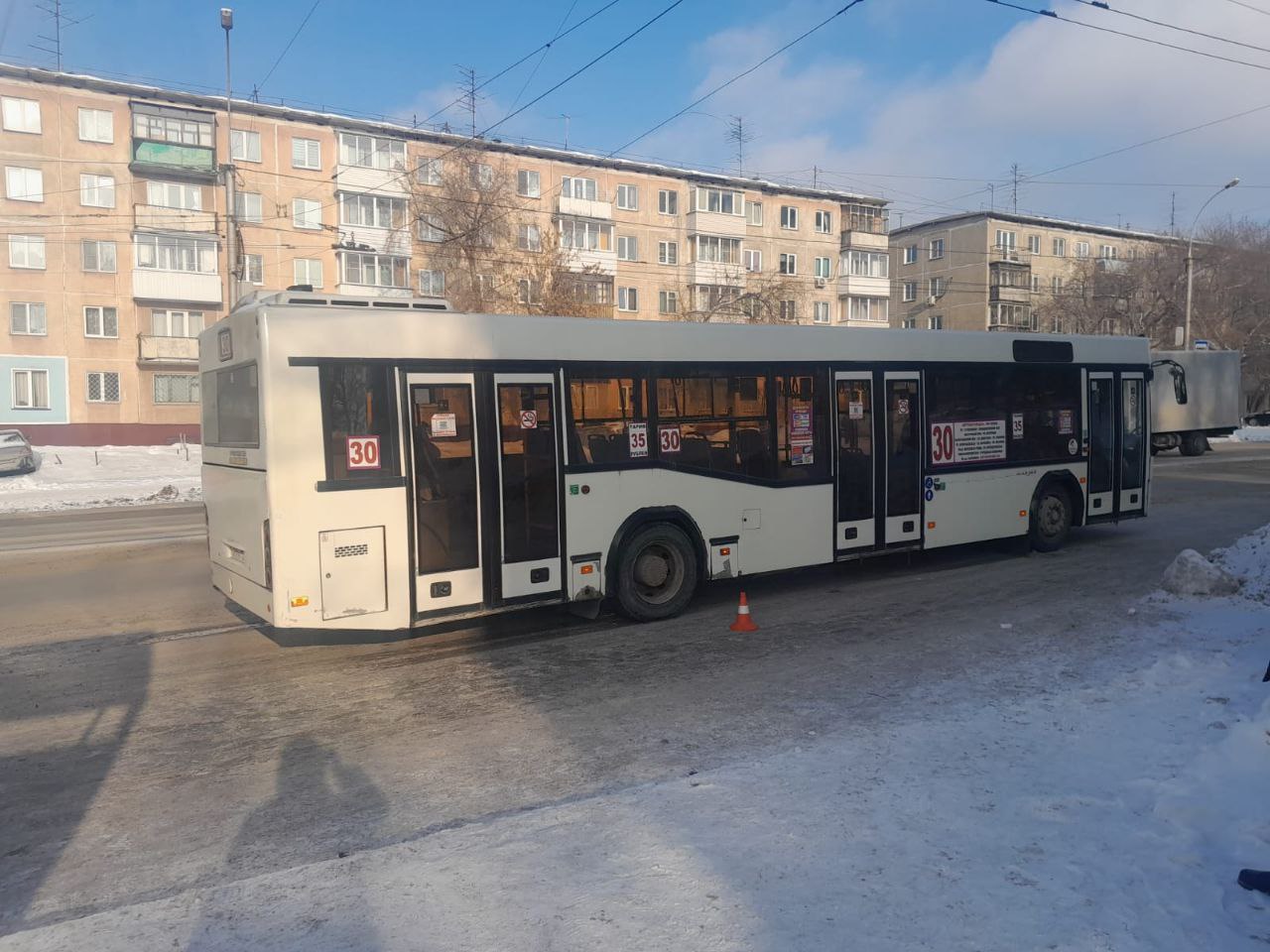 В Новосибирске проводят проверку после падения ребенка из автобуса на Есенина