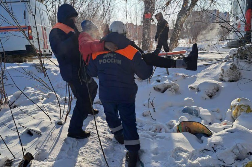 В Бердске спасли упавшего в колодец мужчину