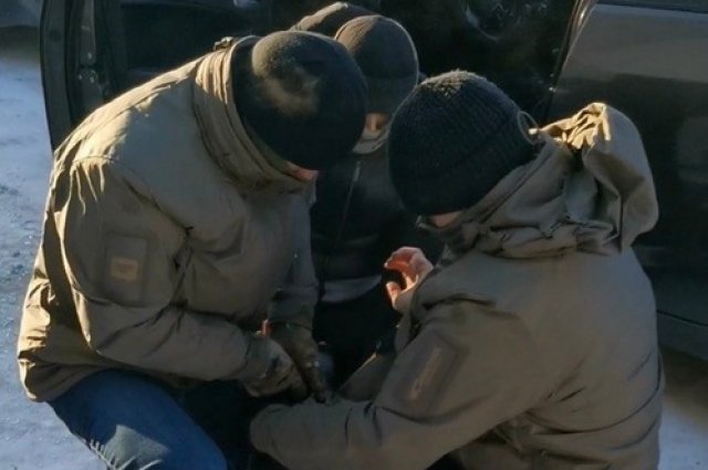 В Тюмени ФСБ задержала мужчину, вымогавшего деньги у местных предпринимателей