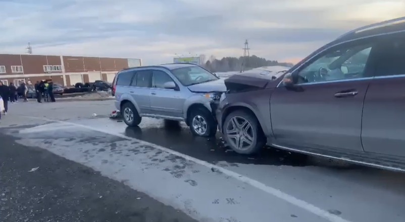 Пожилой водитель погиб в ДТП с Mercedes на трассе под Новосибирском