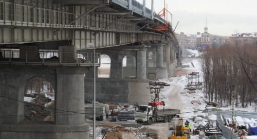 Недавно отремонтированный Ленинградский мост в Омске начал покрываться ржавчиной