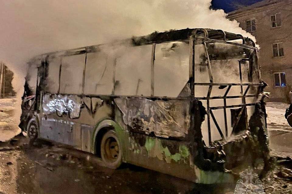 Прокуратура начала проверку после возгорания автобуса № 5 в Тюмени