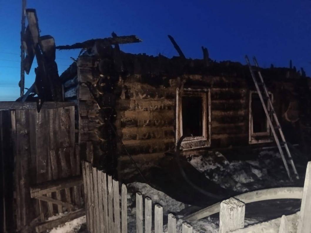 Пожилой мужчина сгорел при пожаре в частном доме в Тюменской области