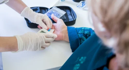 В Кузбассе пациенты с сахарным диабетом до 23 лет бесплатно получат датчики