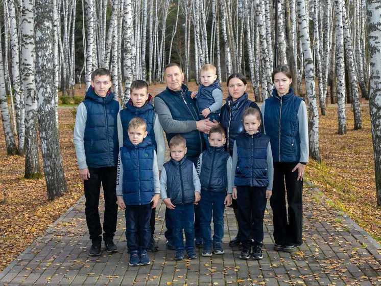 Путин наградил томскую семью Рахимовых орденом «Родительская слава»