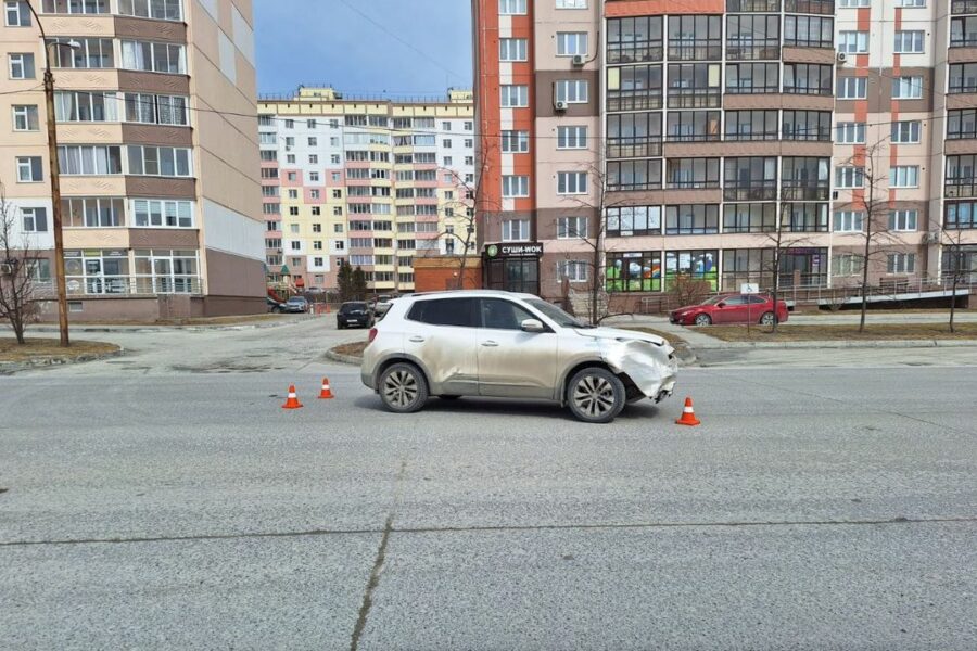 Пенсионерку на скорой увезли в больницу после наезда иномарки в Новосибирске