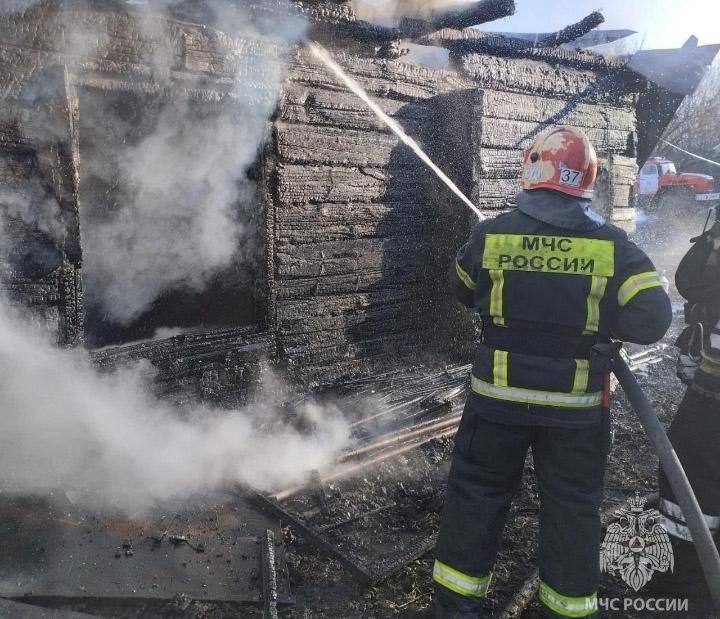 В Кировском районе Новосибирска полностью сгорел частный дом