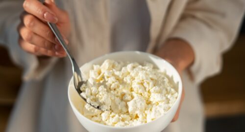 Россельхознадзор нашел «мясной клей» в омском твороге
