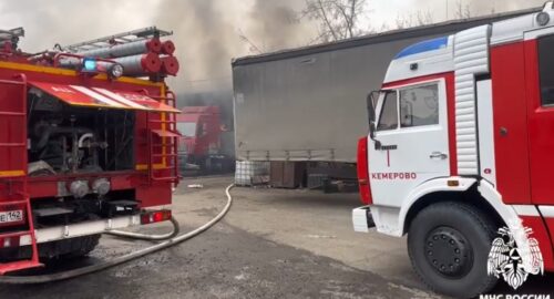 Строящаяся многоэтажка загорелась на Верхнем бульваре в Кемерове