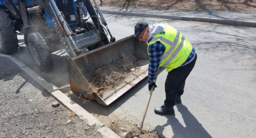 Кемеровчане возмутились 2-минутным субботником УК и их фотосессией