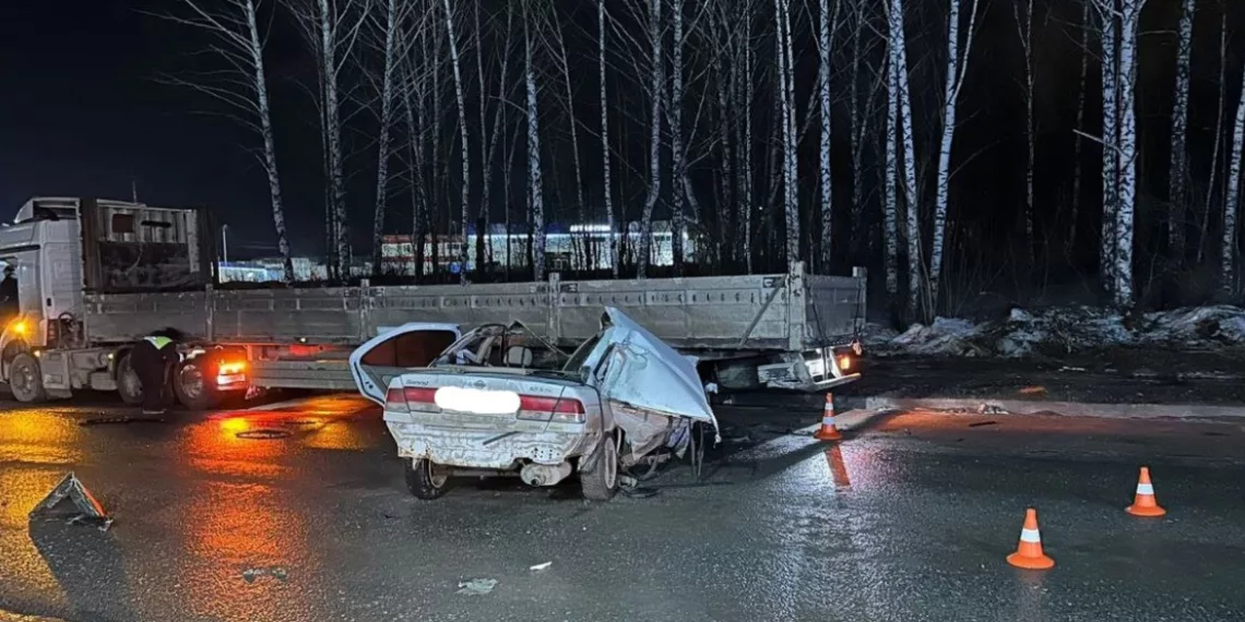 В Новосибирске в ДТП с большегрузом разбился Nissan