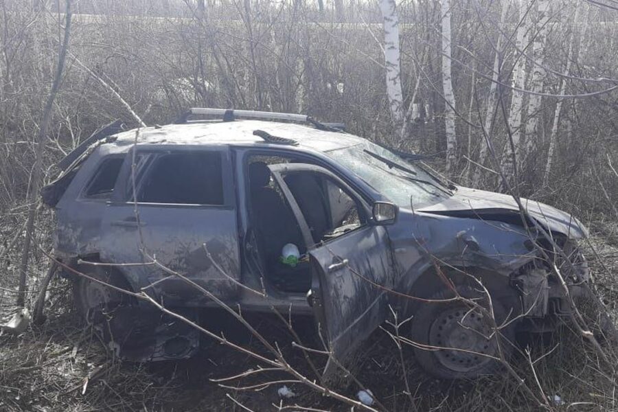 На новосибирской трассе во время обгонa погибли два человека