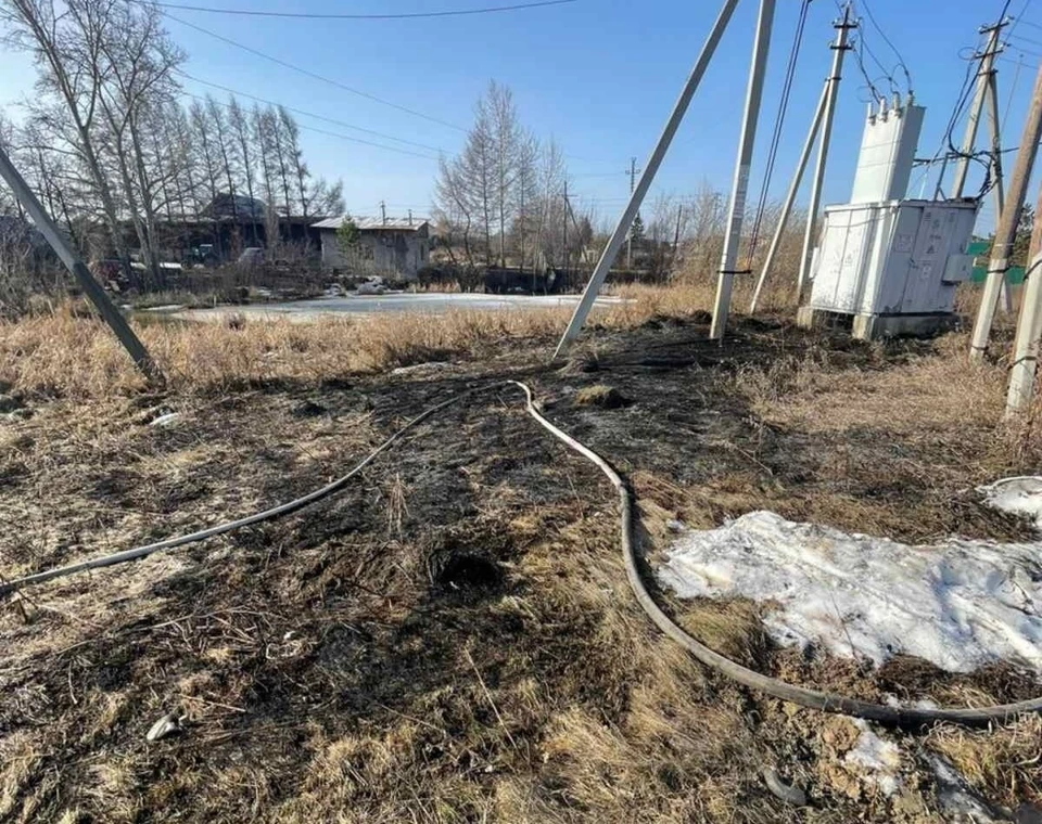 В Тюмени на площади 50 квадратных метров произошел первый природный пожар