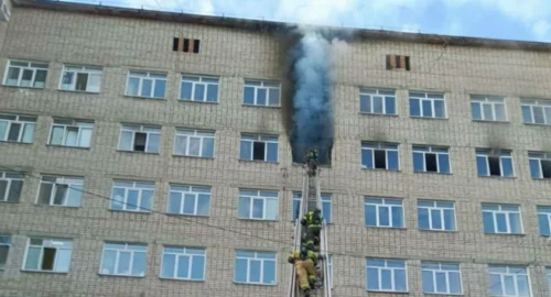 В Бийске загорелась центральная городская больница