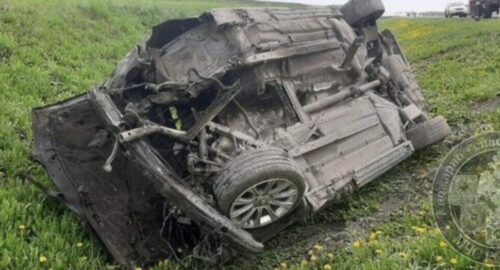 На детской площадке в Омске пьяный водитель устроил аварию