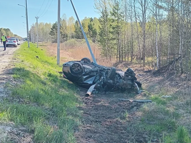 В Тюменской области водитель уснул за рулем и опрокинулся в кювет