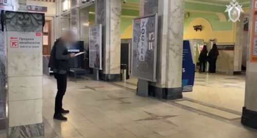 В Барнауле новосибирец сбросил ребенка со второго этажа вокзала