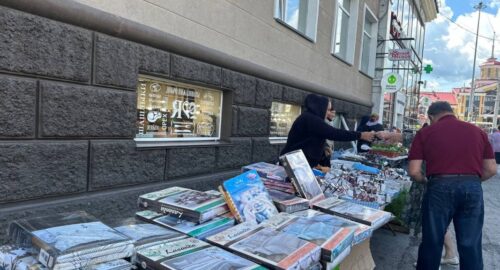 Более 80 сумок с секонд-хендом изъяли у торговцев-нелегалов в Новосибирске