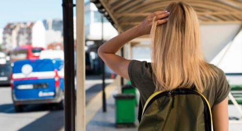 Тюменцам объяснили, зачем на остановках заменили расписания на QR-коды