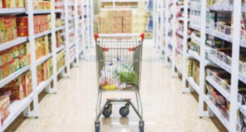 Просроченные продукты с плесенью нашли в тюменских магазинах «Светофор»