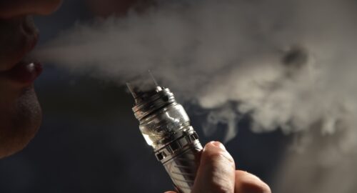 Из-за курения вейпа у новосибирца началось носовое кровотечение