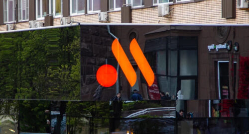 Экономист Зубец заявил, что после разрешения Белого дома McDonalds вернется в РФ