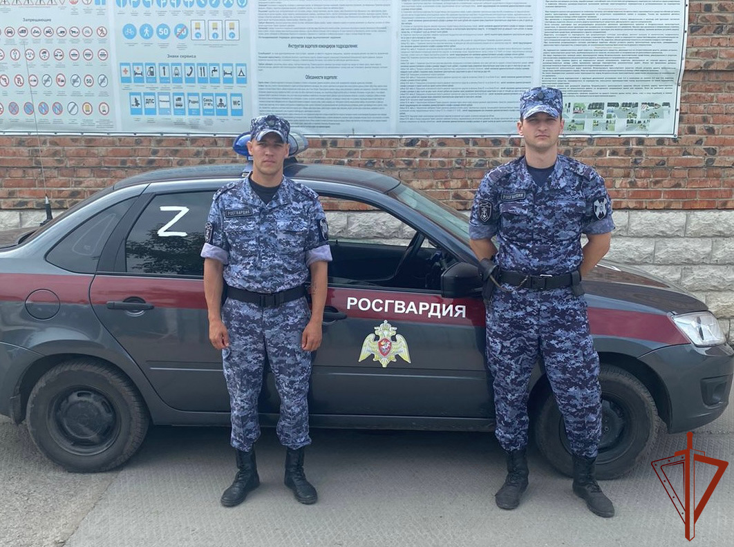 Росгвардейцы помогли потерявшему сознание на улице омичу