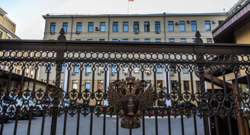 Томскую мебельную фабрику наказали за задержку зарплаты осужденным