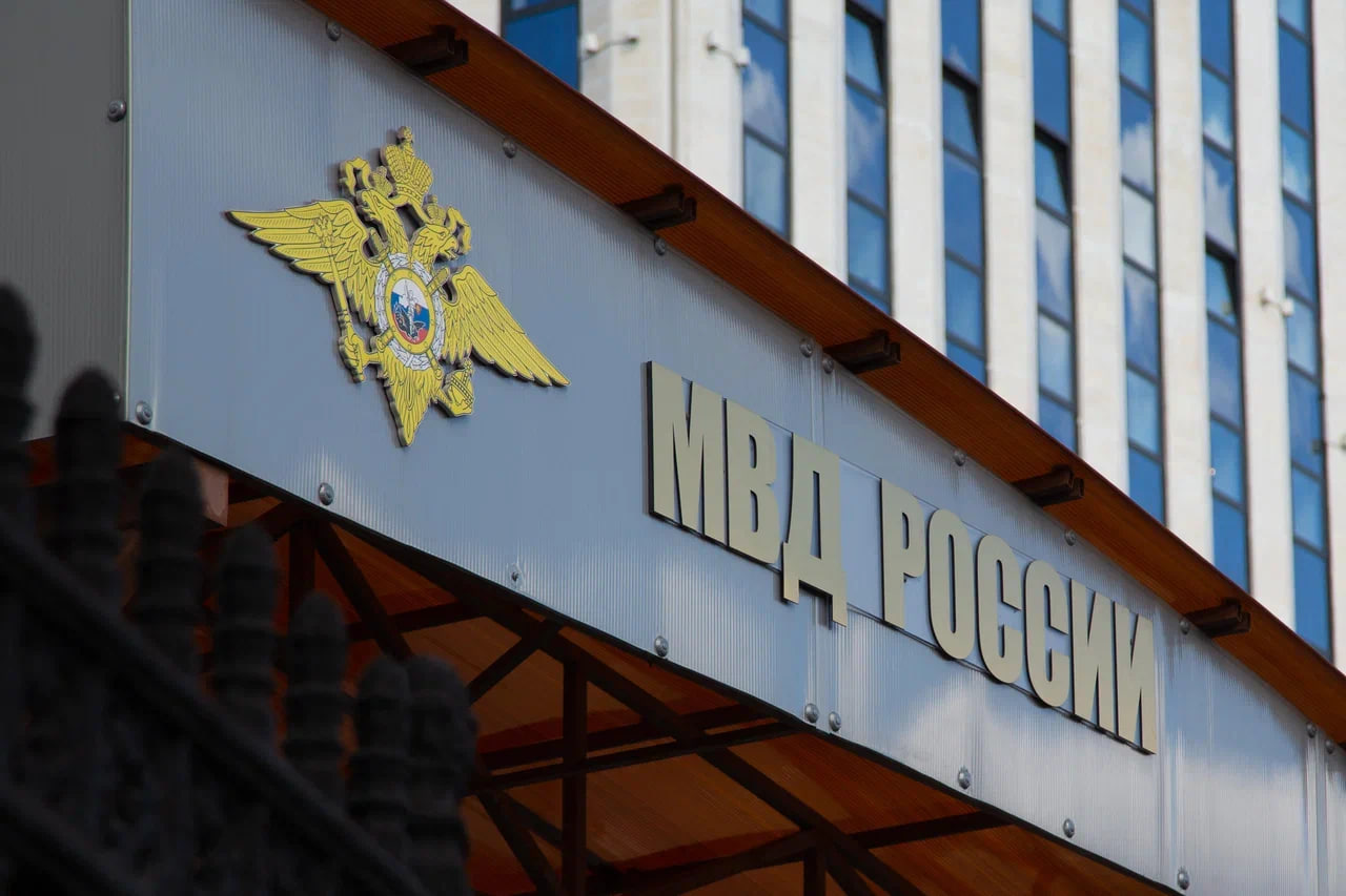 Уроженец Узбекистана закатил истерику и швырнул паспорт в полицейском участке
