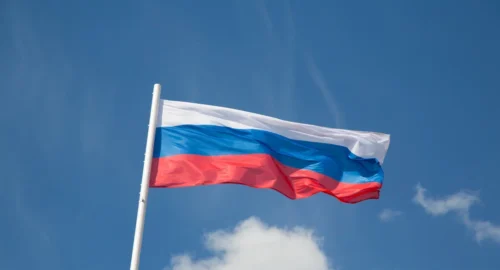 Мужчины в камуфляже ночью прошли по улицам Екатеринбурга