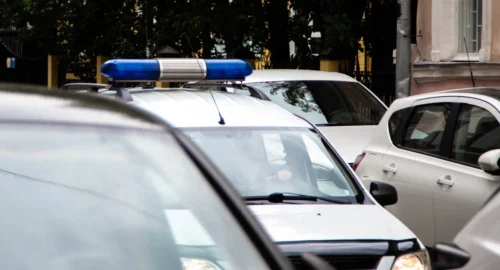 Близкие погибшей на заборе девушки считают, что она мучилась перед смертью