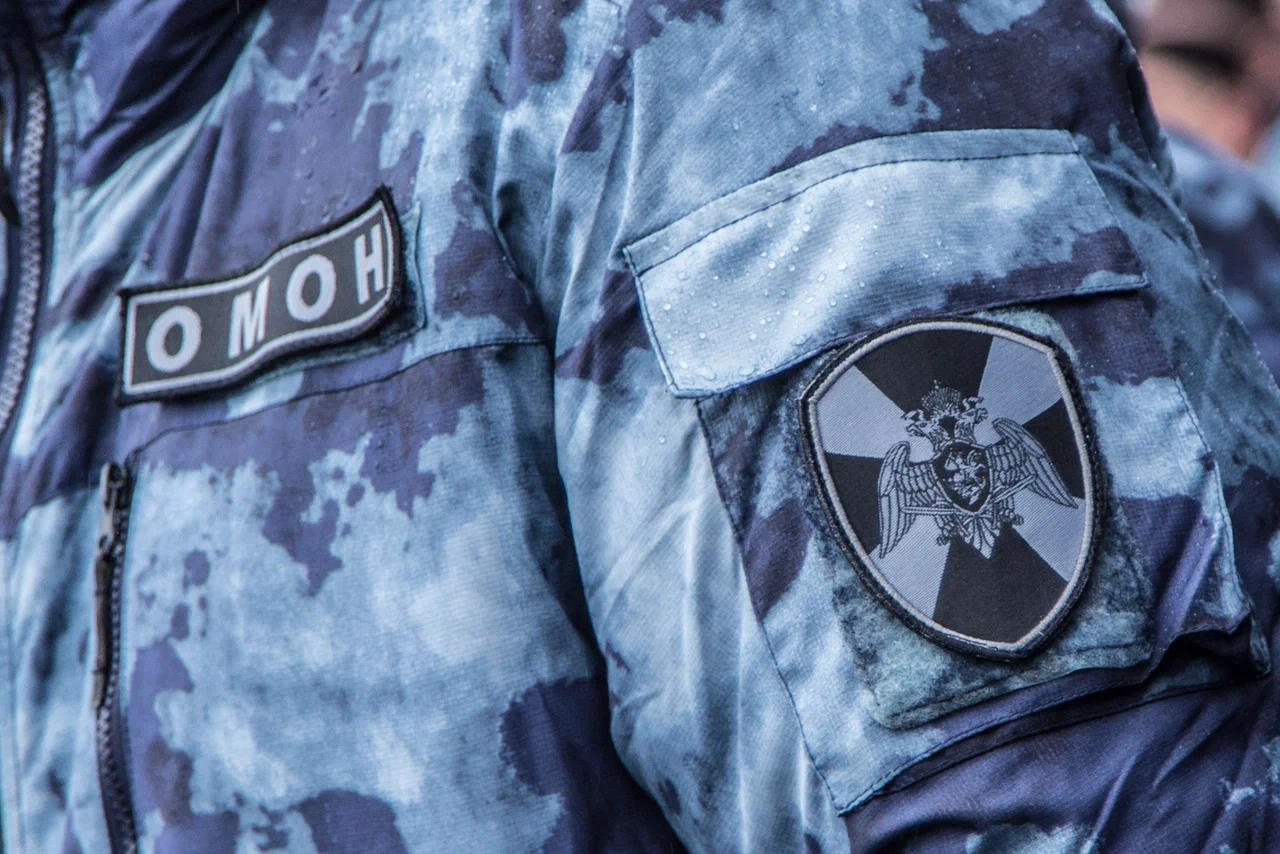 Росприроднадзор вместе с ОМОН изъял льва у блогера из Сургута