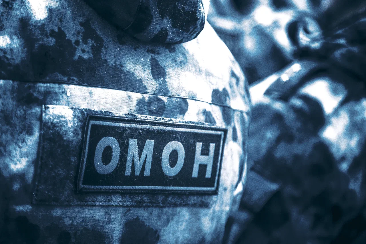 Силовики окружили рынок в Нижневартовске для проверки мигрантов